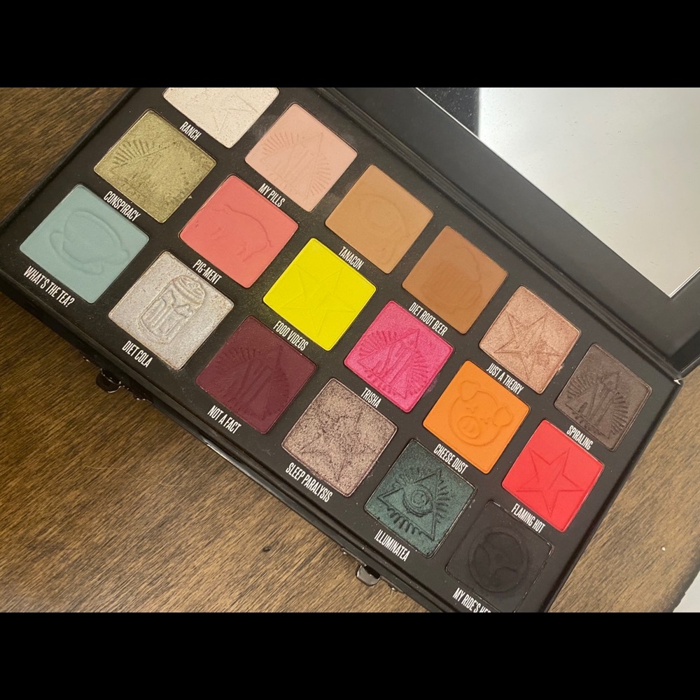 Conspiracy palette
